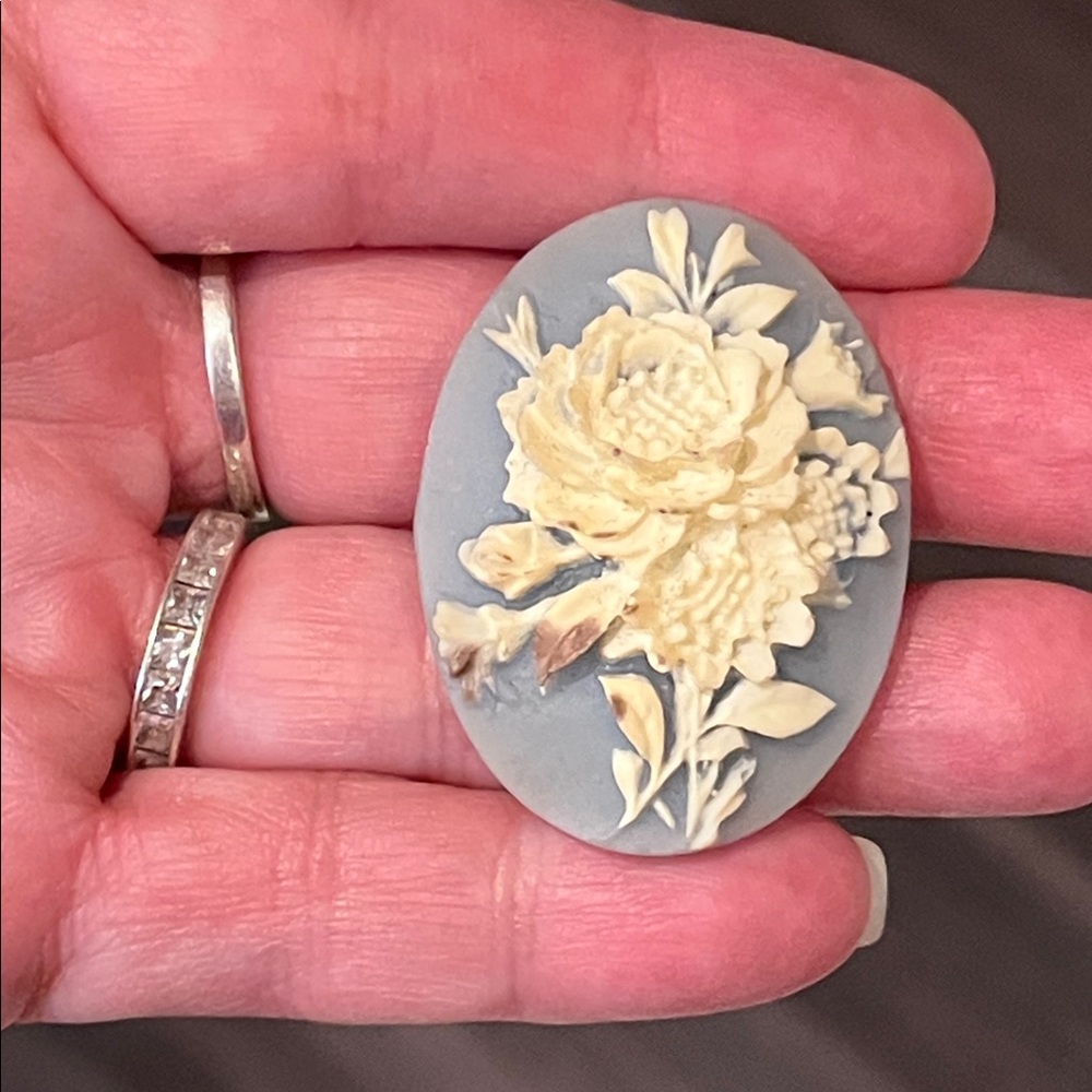 Floral Cameo Brooch in Cream on Blue